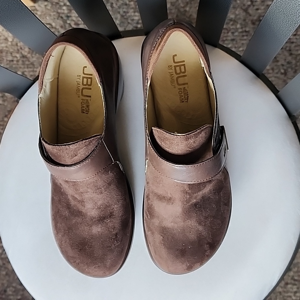 JAMBU Sedona Chestnut Brown NWOT
